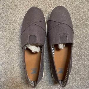 Toms style slip on flats